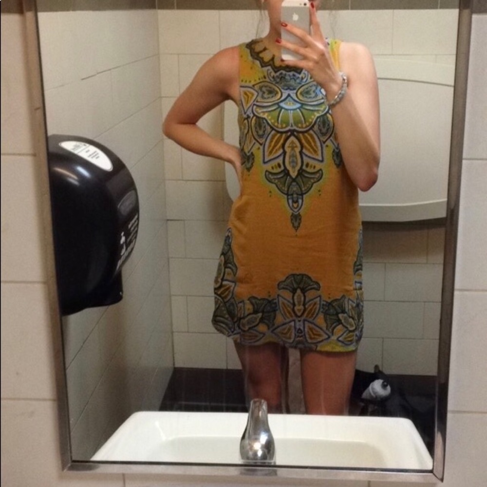 Urban Outfitters Yellow Sundress - Picture 2 of 8